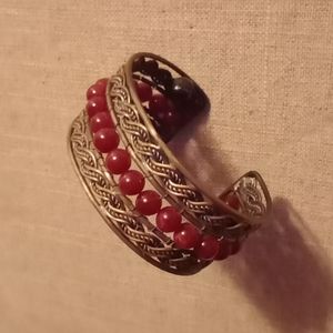 VINTAGE TWISTED ROPE CUFF BRACELET BURGUNDY BEADS IN CENTER ESTATE